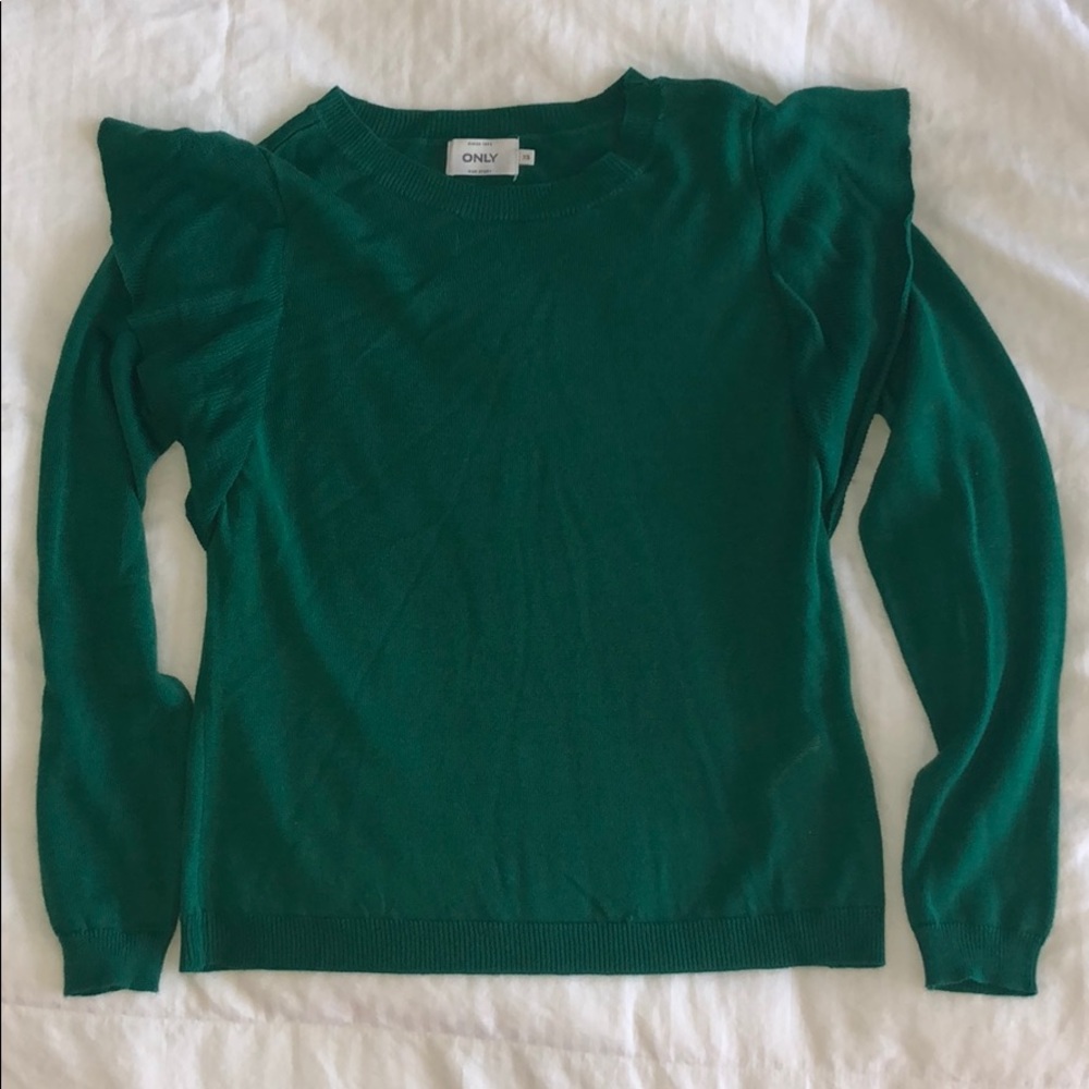 Green sweater with ruffles
